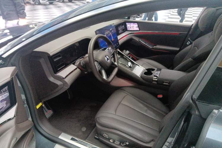 Used Denza Z9 2024 1100 km All-Wheel-Drive Ultra Version