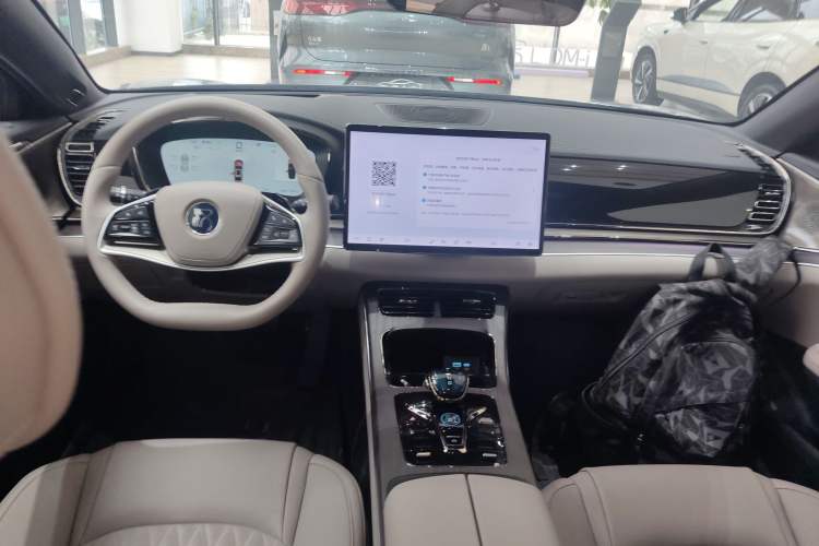 Used BYD Han 2025 EV with 701 km of Laser Radar-Enabled Intelligent Driving