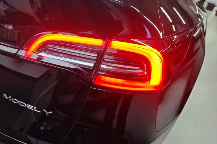 Used Tesla Model Y 2023 Rear-Wheel-Drive Version
