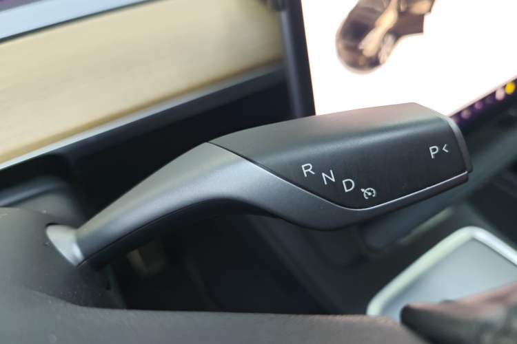 Used Tesla Model Y 2021 Long-Range All-Wheel-Drive Version
