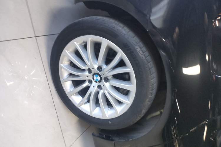 Used BMW 5 Series 2014 525Li Luxury Design Package
