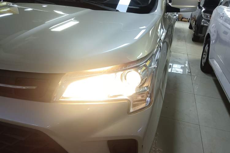 Used Dongfeng Fengon 380 2022 1.5L Standard Edition 7-Seater Passenger Vehicle