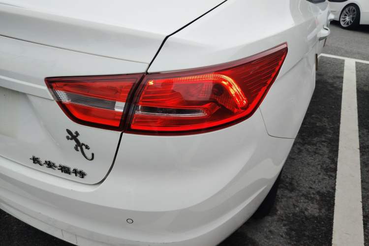 Used Ford Escort 2015 1.5L Manual Comfort Model
