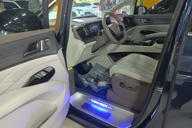 Used Denza D9 2022 DM-i 970 Four-Wheel Drive Flagship Model