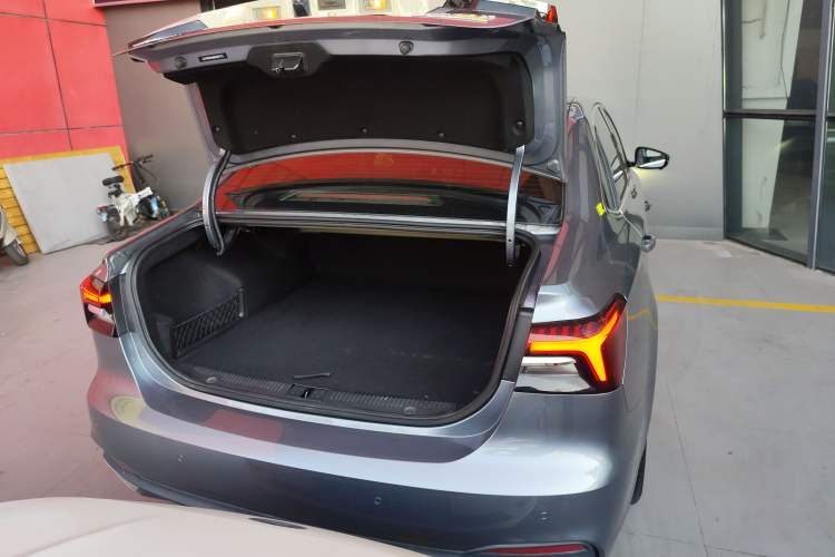 Used Roewe i6 MAX New Energy 2020 1.5T PHEV Cool & Stylish Skyroof Edition