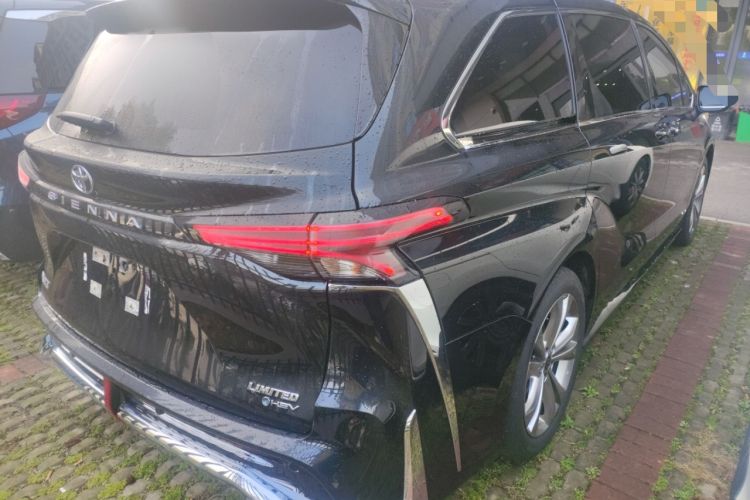Used Toyota Sienna 2024 2.5L Hybrid Luxury Edition
