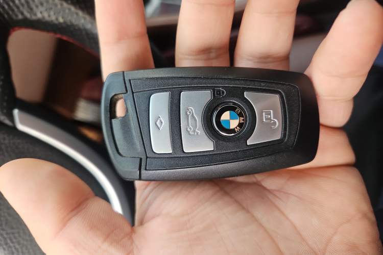 Used BMW 5 Series 2014 525Li Leading Model
