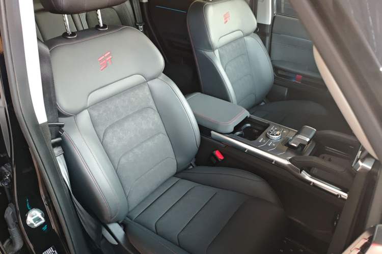 Used Jetour Traveler 2023 2.0T All-Wheel-Drive CrossPRO
