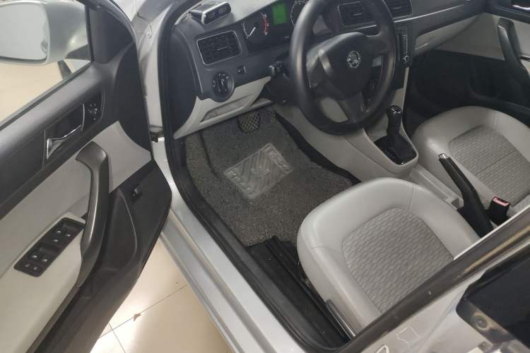 Used Skoda Rapid 2015 1.6L Automatic Smart Selection Model
