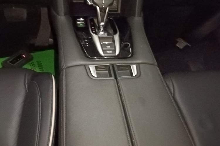 Used Honda UR-V 2017 240TURBO Two-Wheel Drive Luxury Edition China V
