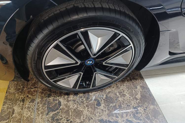Used BMW i3 2024 eDrive 40 L Midnight Sports Package

