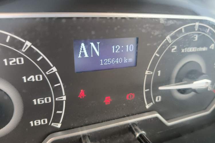 Used SAIC MAXUS Xintu V80 2021 2.0T AMT Classic Aoyuntong Short Wheelbase Mid-Roof 5/6-Seater
