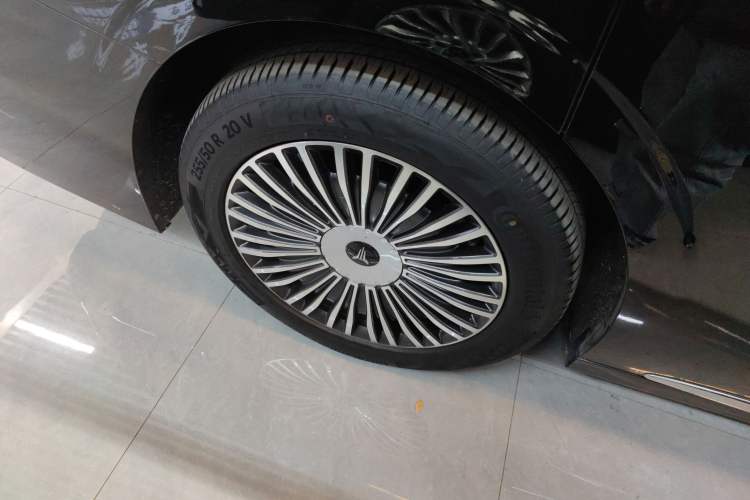 Used VOYAH Dream 2025 PHEV Four-Wheel Drive Prestige Kunpeng Edition