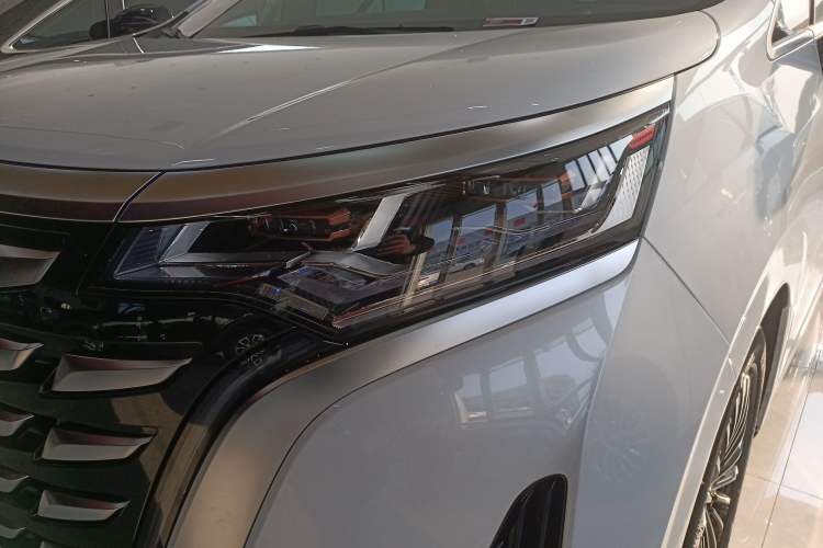 Used Denza D9 2024 DM-i 980 Four-Wheel Drive Prestige Model
