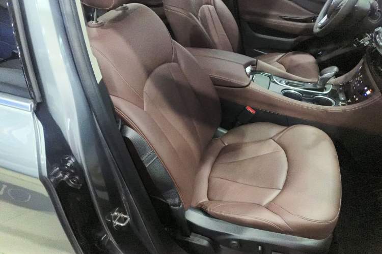 Used Buick Envision 2018 28T Four-Wheel Drive Luxury Model
