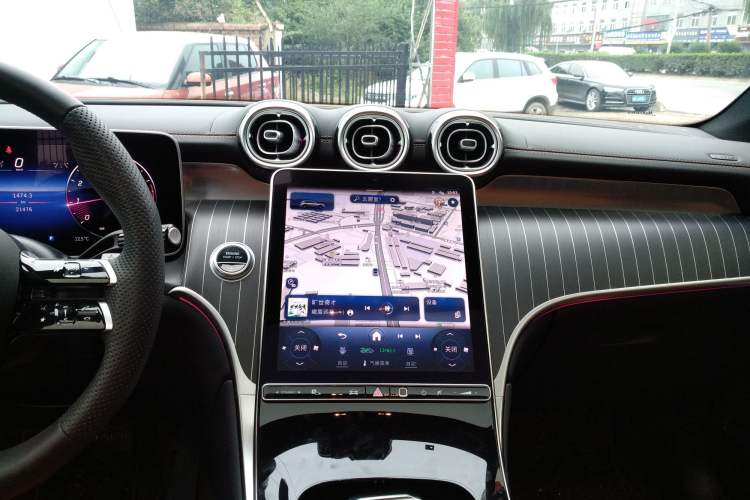 Used Mercedes-Benz GLC 2024 GLC 260 L 4MATIC Luxury Model 5 Seats
