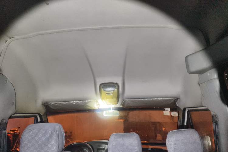 Used Iveco Power Daily 2013 2.5T-V39 Box Truck High Roof
