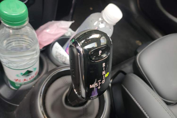 Used  MINI 2023 Updated 1.5T COOPER Artist Five-Door Edition
