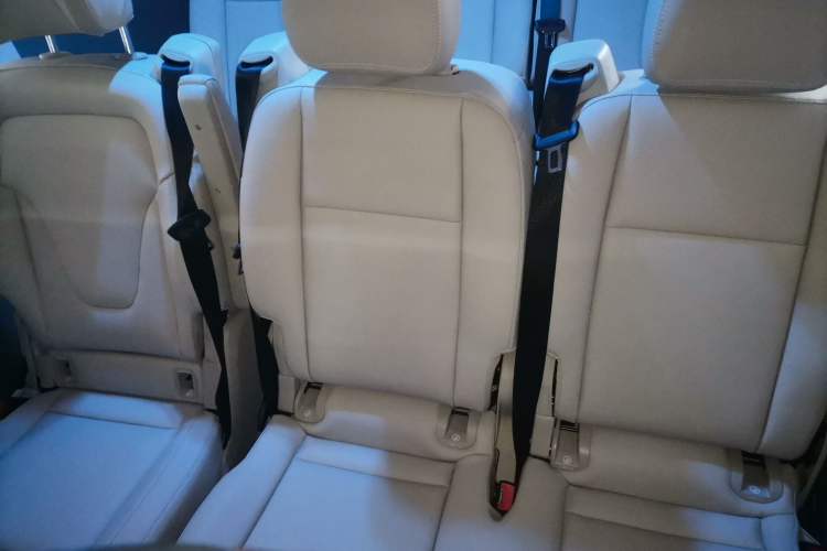 Used SAIC MAXUS Xintu V80 2023 2.0T Manual Classic Aoyuntong Short Wheelbase Mid-Roof 7/8/9-Seater