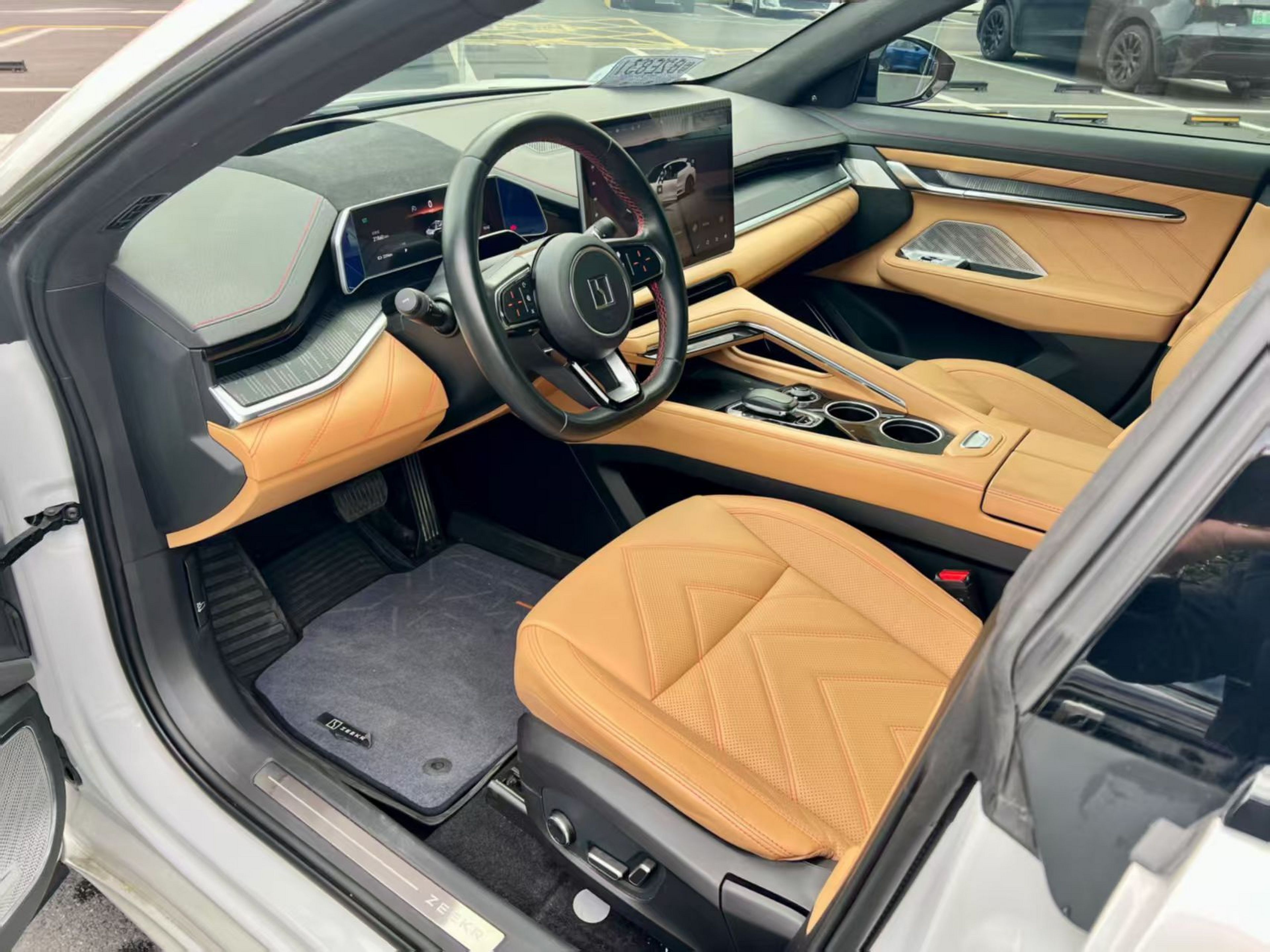 Переднее сиденье в автомобиле