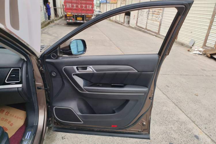 Used Haval H6 Coupe 2017 Red-Label 2.0T Automatic Two-Wheel Drive Elite Model
