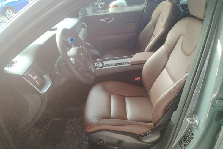 Used Volvo S60 2023 B4 Zhiyi Luxury Edition
