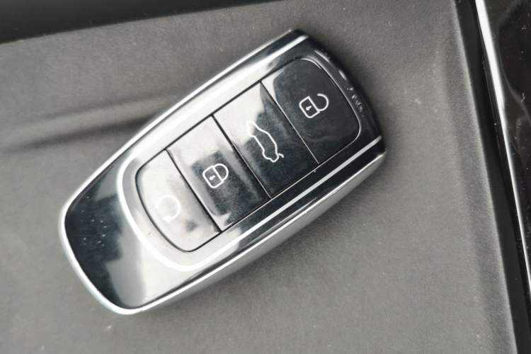 Used Chery Tiggo 8 L 2024 2.0T Two-Wheel Drive Prestige Version 5 Seats
