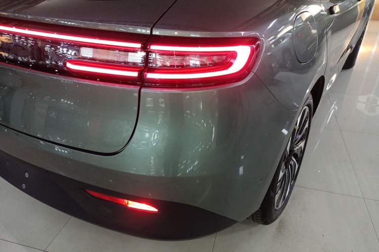 Used Hima AITO M5 2022 Extended-Range Four-Wheel Drive Performance Version
