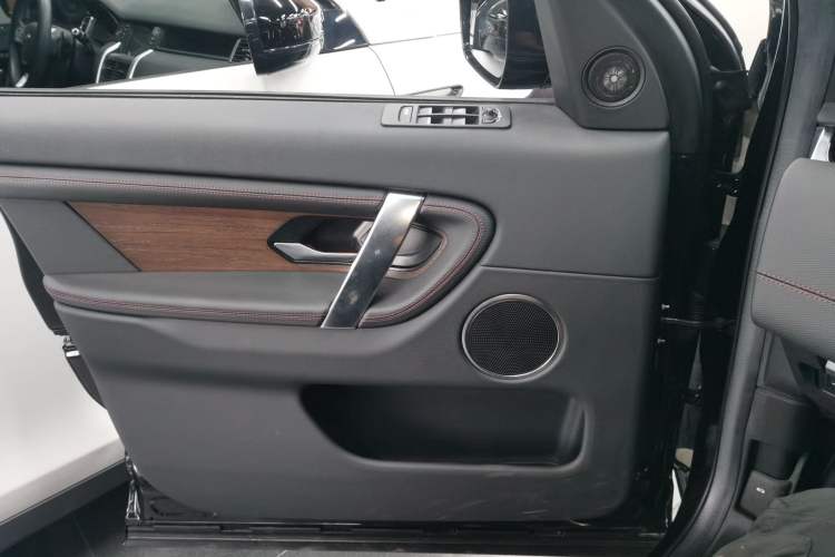 Used Land Rover Discovery Sport New Energy 2022 Facelifted P300e Plug-in Hybrid Electric Version
