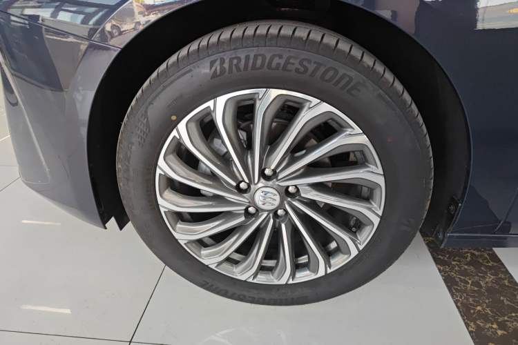 Used Buick LaCrosse 2023 28T Prestige Edition
