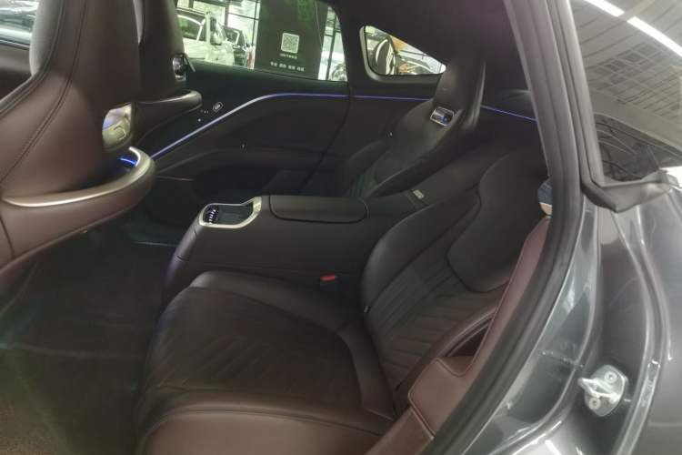 Used  11 2022 Ultra-Long Range Dual-Motor Luxury Edition 4 Seats
