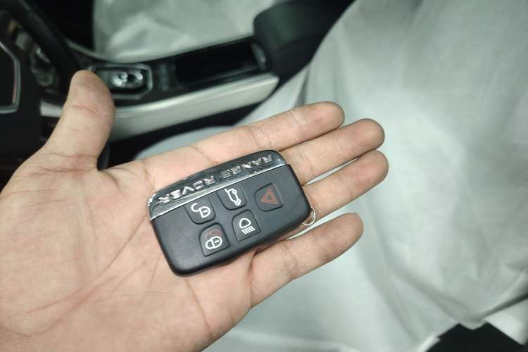 Used Land Rover Range Rover Evoque 2018 240 PS SE Smart Brilliance Edition
