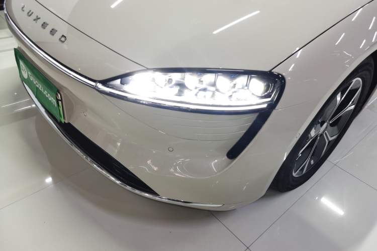 Used Hima Luxeed S7 2025 855 km Max