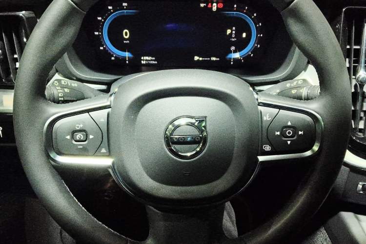 Used Volvo XC60 2022 B5 4x4 Zhiyi Luxury Edition
