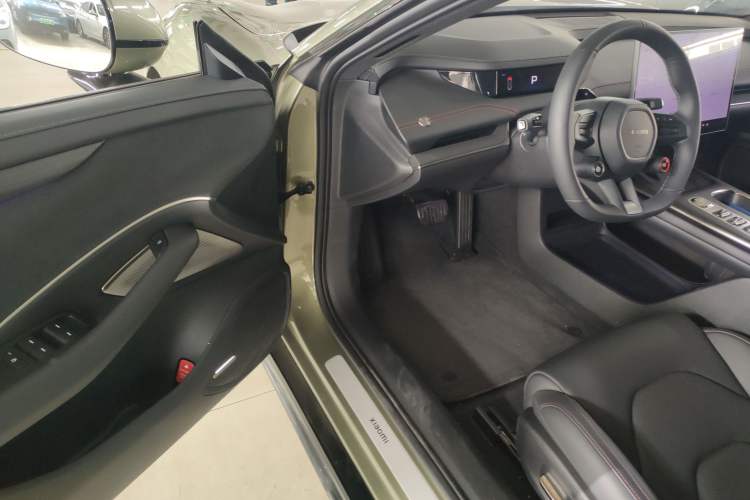 Used  SU7 2024 Rear-Drive Ultra-Long Range Advanced Pro-Level Intelligent Driving Version
