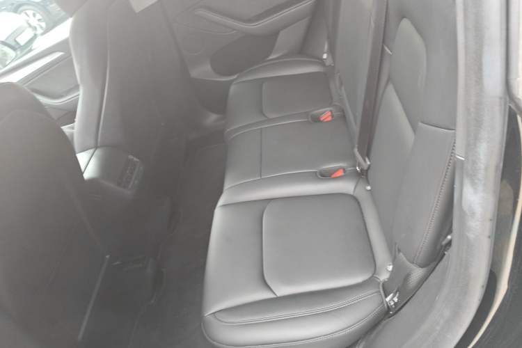 Used Tesla Model Y 2023 Rear-Wheel-Drive Version
