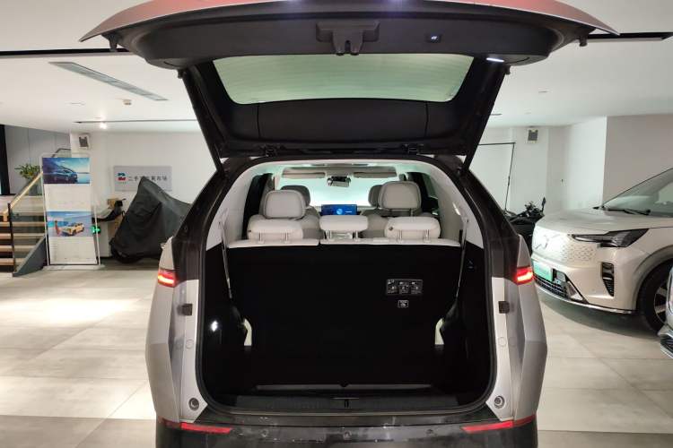 Used XPeng X9 2024 702 Ultra-Long Range Max