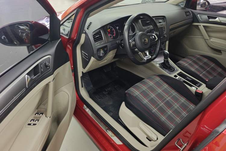 Used Volkswagen Golf 2014 1.4TSI Automatic Luxury Model