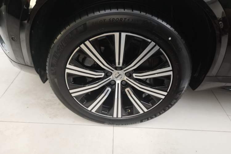 Used Volvo XC90 2023 B6 Zhiya Luxury 7-Seater
