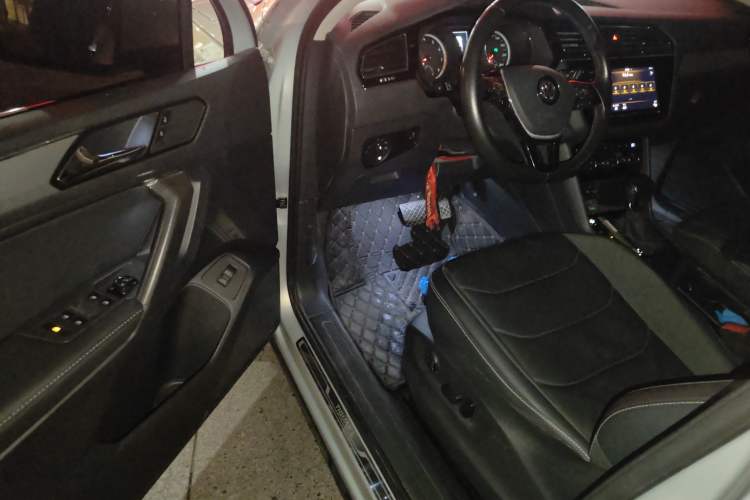 Used Volkswagen Tiguan L 2019 330TSI Automatic Two-Wheel Drive Smart Luxury Version China VI Standard
