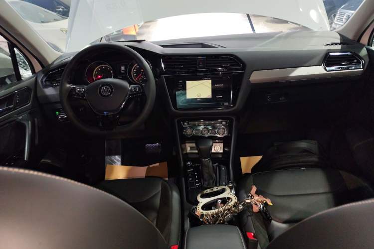 Used Volkswagen Tiguan L 2019 Updated Version 330TSI Automatic Two-Wheel Drive Panoramic Comfort Edition China VI Standard
