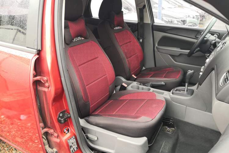 Used Ford Focus 2013 Hatchback Classic 1.8L Automatic Base Model
