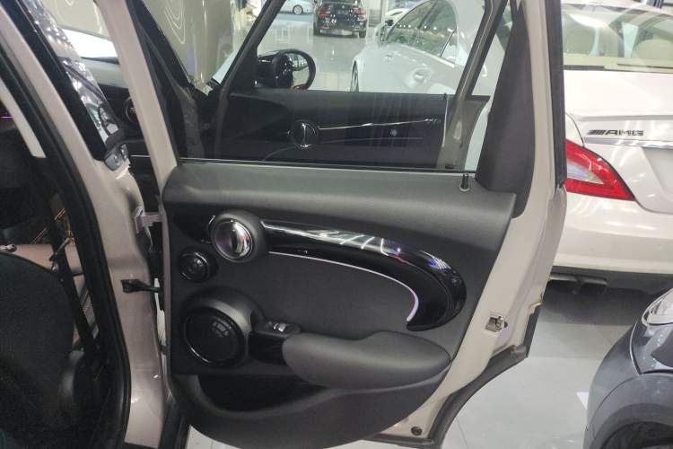 Used  MINI 2022 2.0T COOPER S Artist Five-Door Edition
