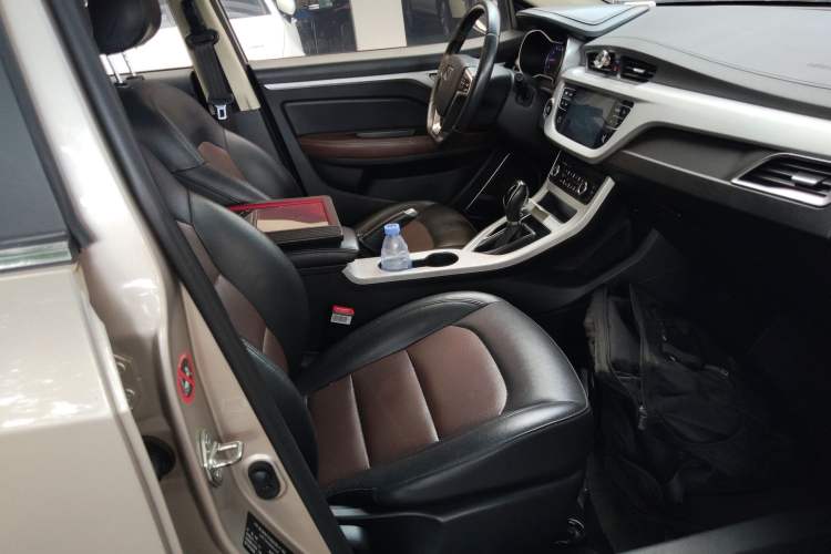 Used Geely Auto Vision 2019 Upgraded Model 1.5L Automatic Luxury Version China V Standard
