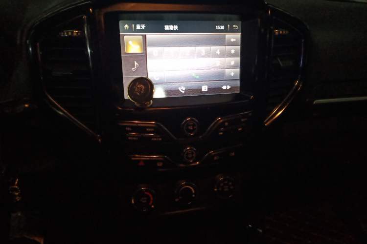 Used Land X8 2017 2.0T Diesel 4x2 Luxury Edition
