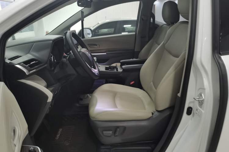 Used Toyota Sienna 2023 2.5L Hybrid Comfort Edition
