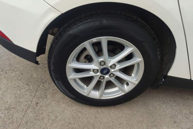 Used Ford Focus 2018 Hatchback Classic 1.6L Automatic Trendy SmartDrive Edition
