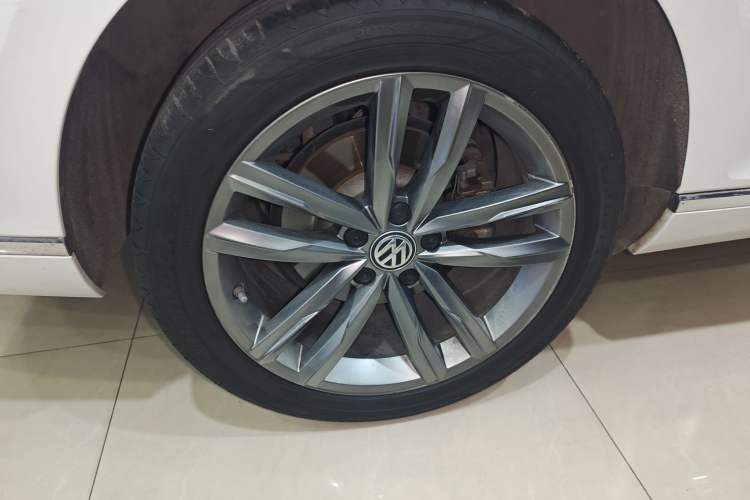 Used Volkswagen Variant 2018 380TSI Two-Wheel Drive Comfort Edition