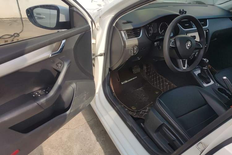 Used Skoda Octavia 2019 1.5L Automatic SmartDrive Comfort Edition China VI Standard
