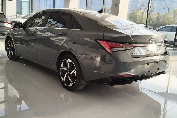 Used Hyundai Elantra 2021 1.5L CVT LUX Prestige Edition